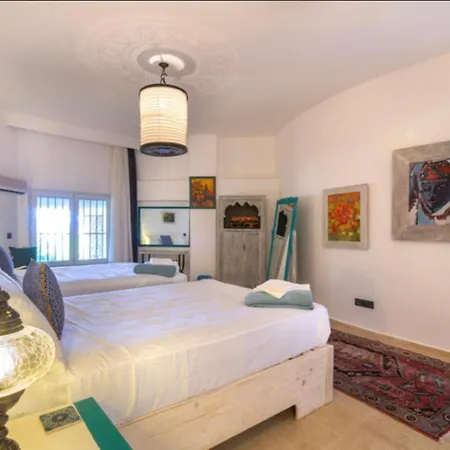 5 With Sea Views And Private Pool And Garden