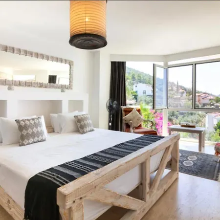 5 With Sea Views And Private Pool And Garden