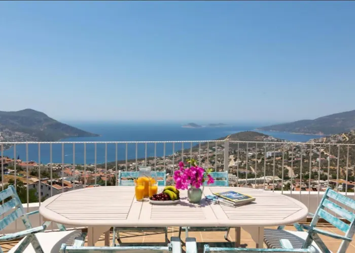 Villa Toros, 5 Rooms,10 Persons, Sea Views And Private Pool Kas